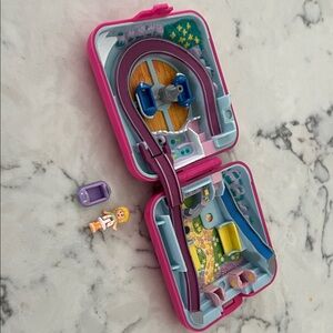 Vintage Polly Pocket Fun Fair (1989) - 1 car 1 non original doll